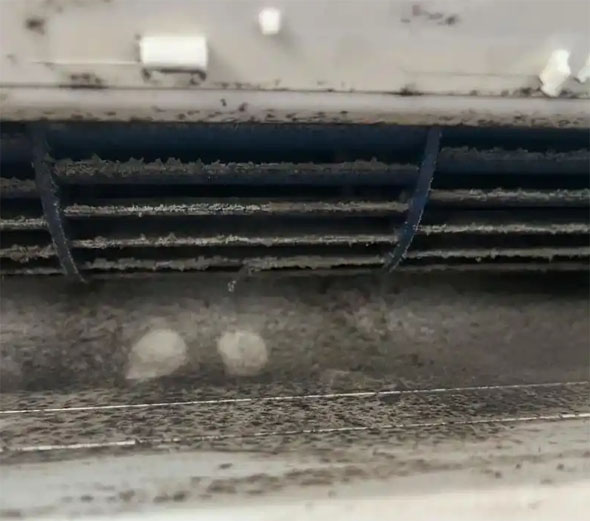 阜城空调吹的风有股烧焦味是怎么回事